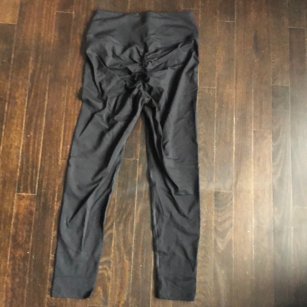 Astoria Activewear scrunch butt black leggings